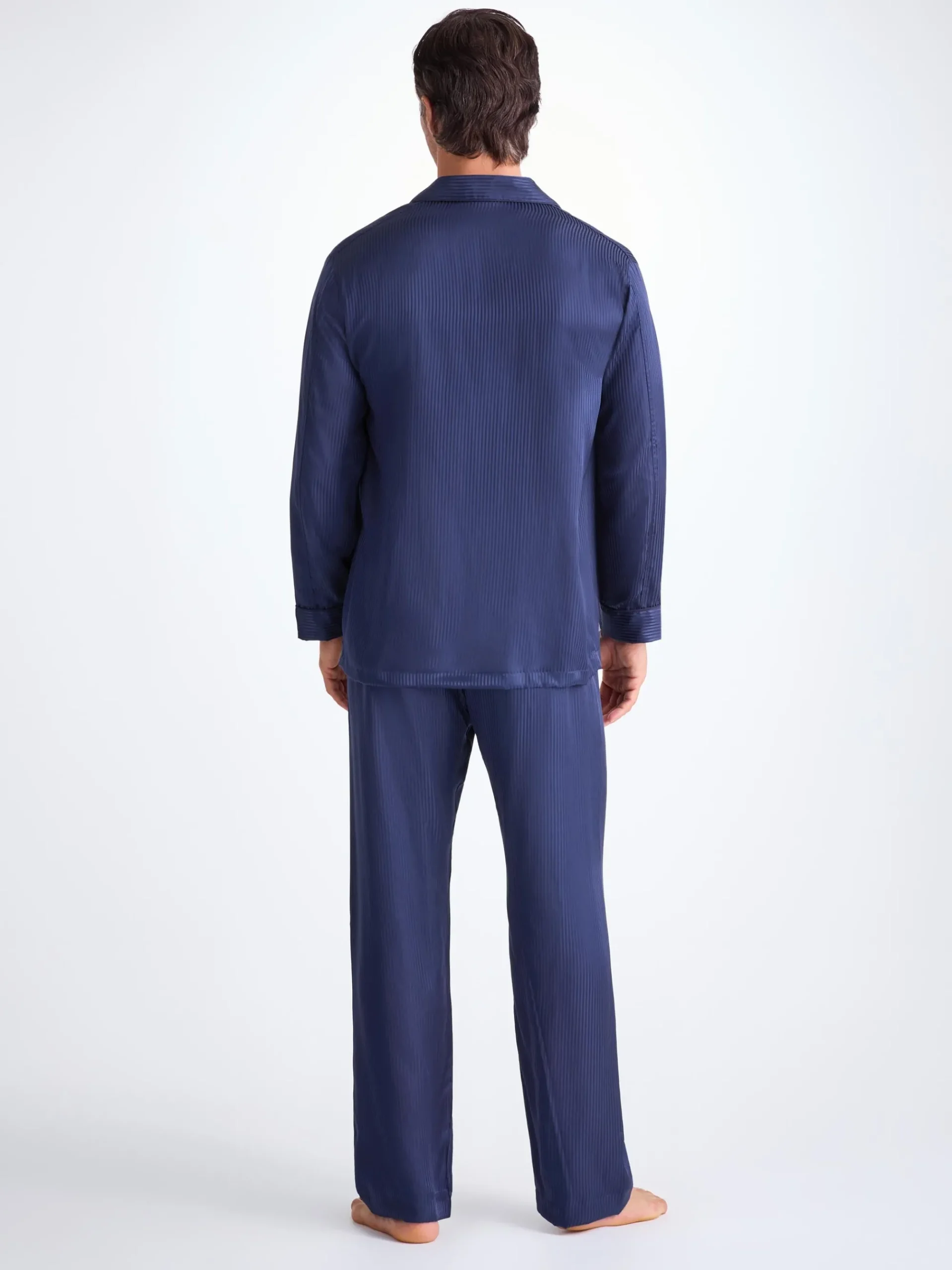 classic-fit-pyjamas-XulbtrDd-2.webp Derek Rose Lightweight Pyjamas|View All>Classic Fit Pyjamas Navy Blue