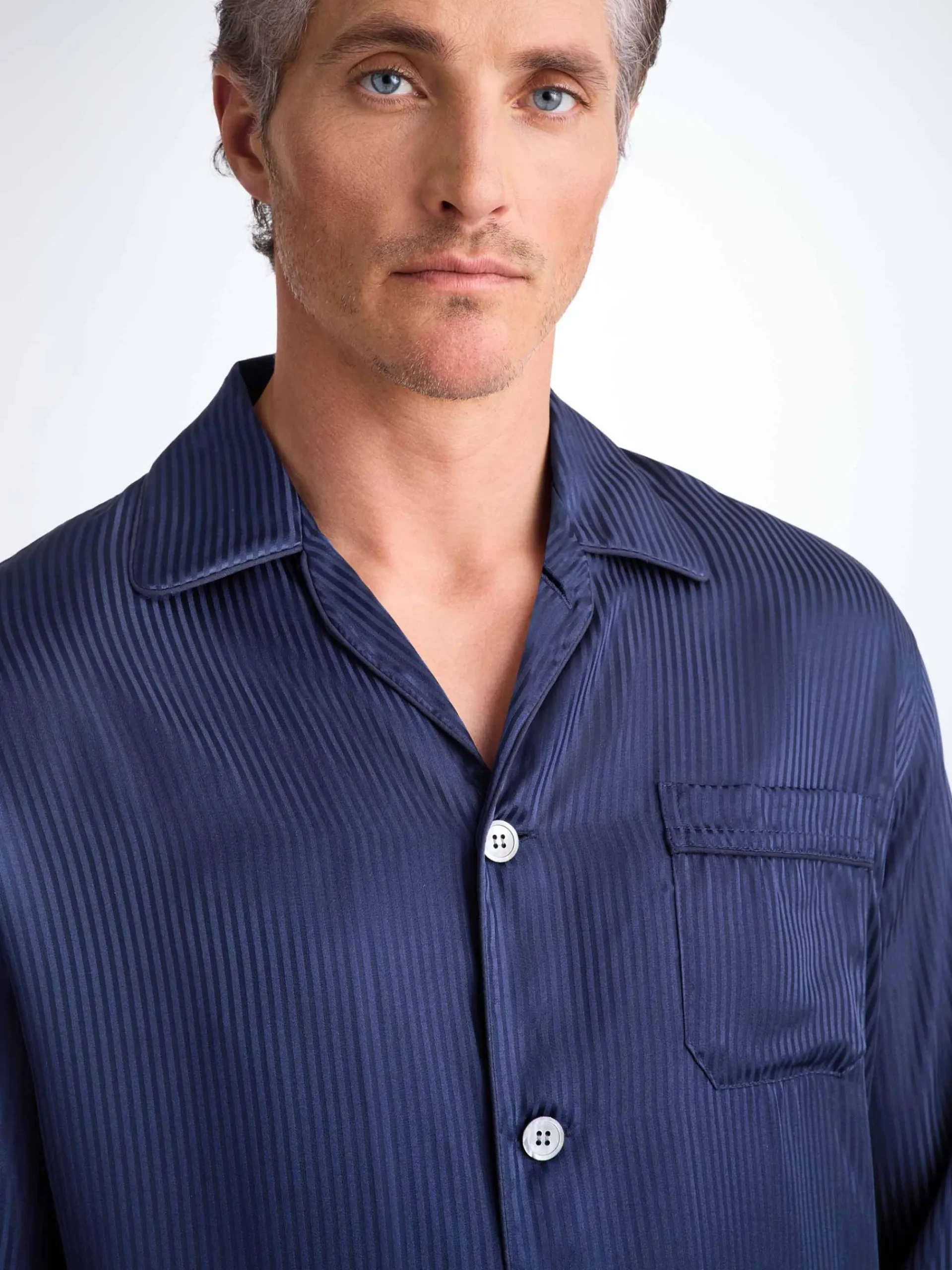 classic-fit-pyjamas-XulbtrDd-3.webp Derek Rose Lightweight Pyjamas|View All>Classic Fit Pyjamas Navy Blue