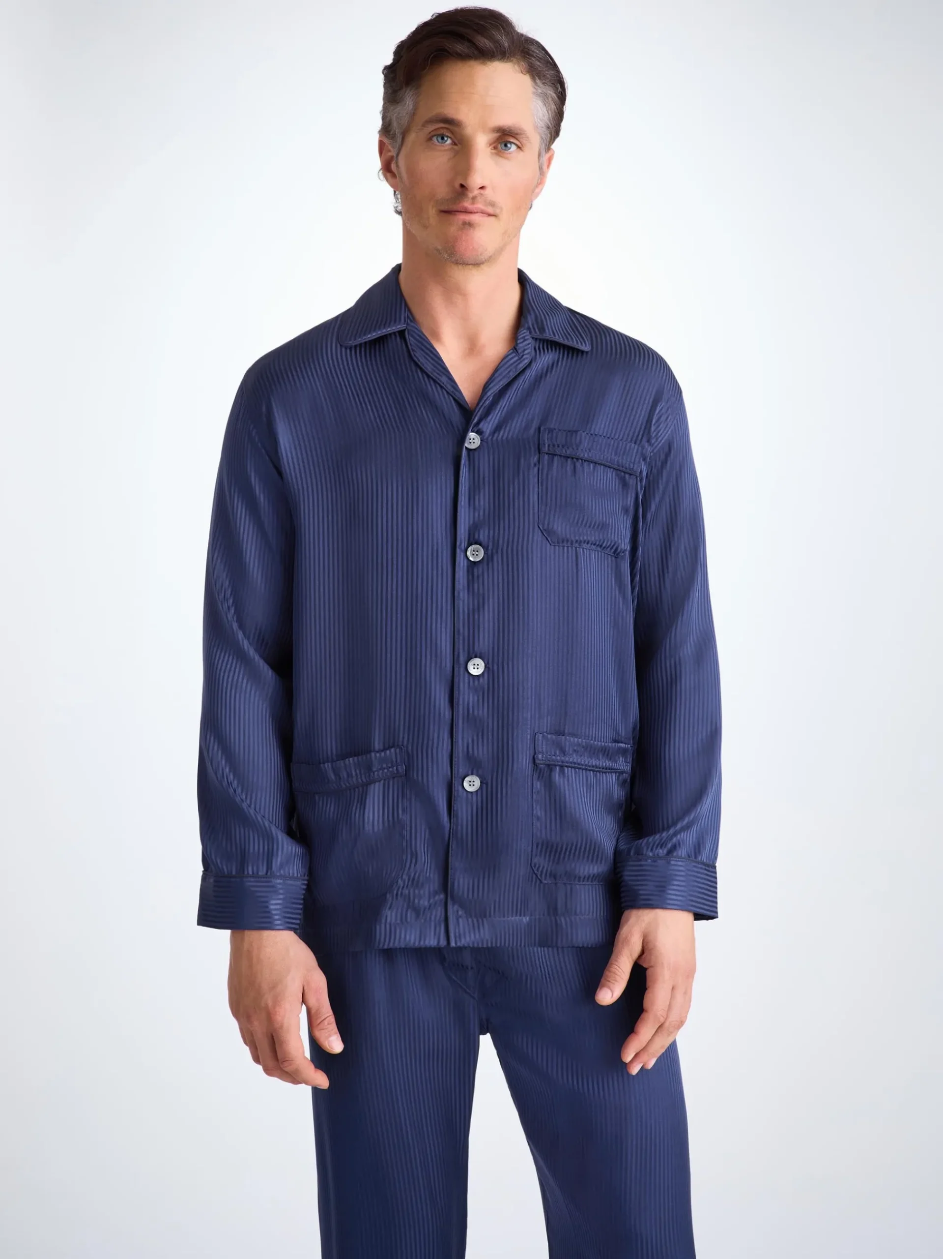 classic-fit-pyjamas-XulbtrDd-6.webp Derek Rose Lightweight Pyjamas|View All>Classic Fit Pyjamas Navy Blue