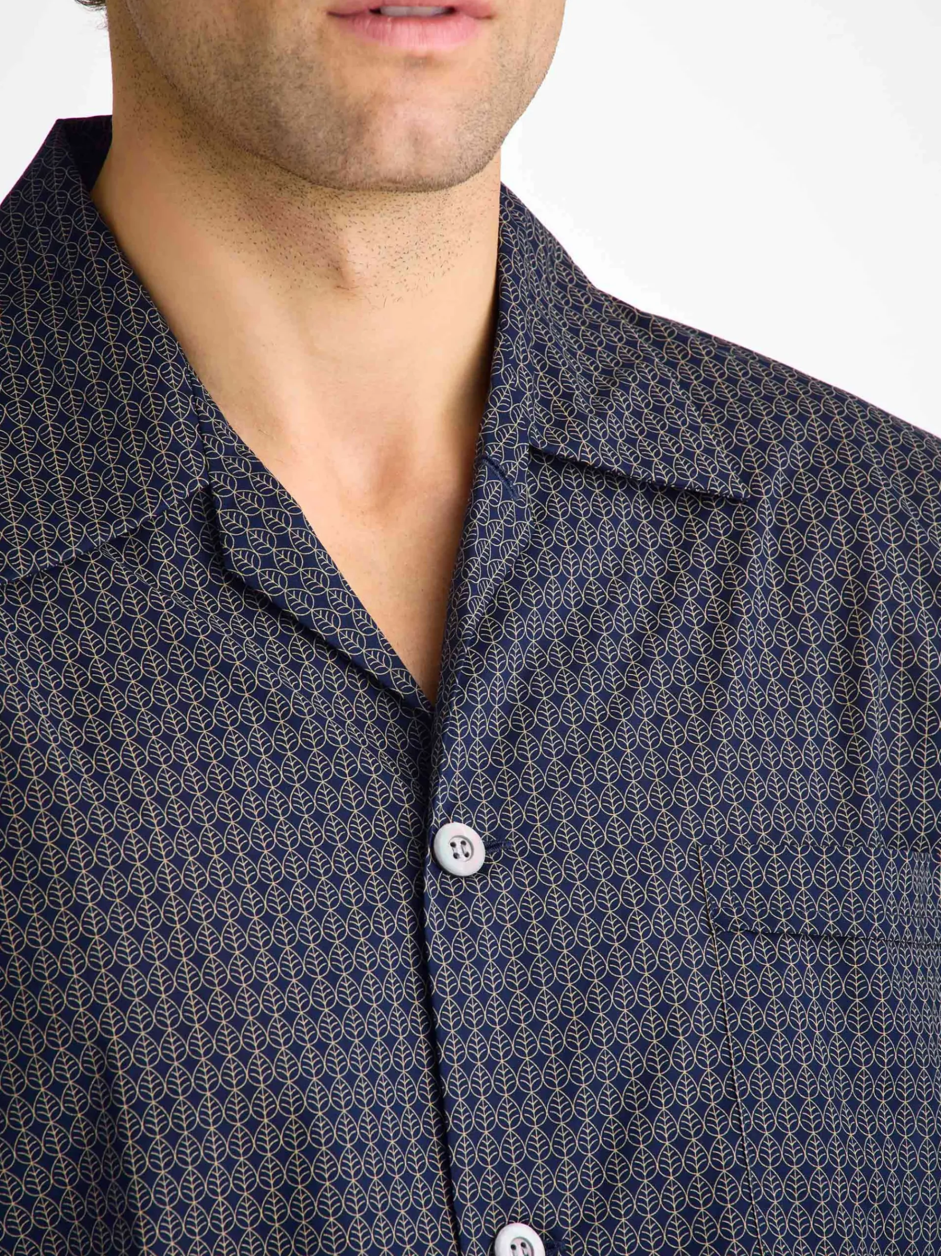 classic-fit-pyjamas-vrVALzuN-4.webp Derek Rose Lightweight Pyjamas|View All>Classic Fit Pyjamas Navy Blue