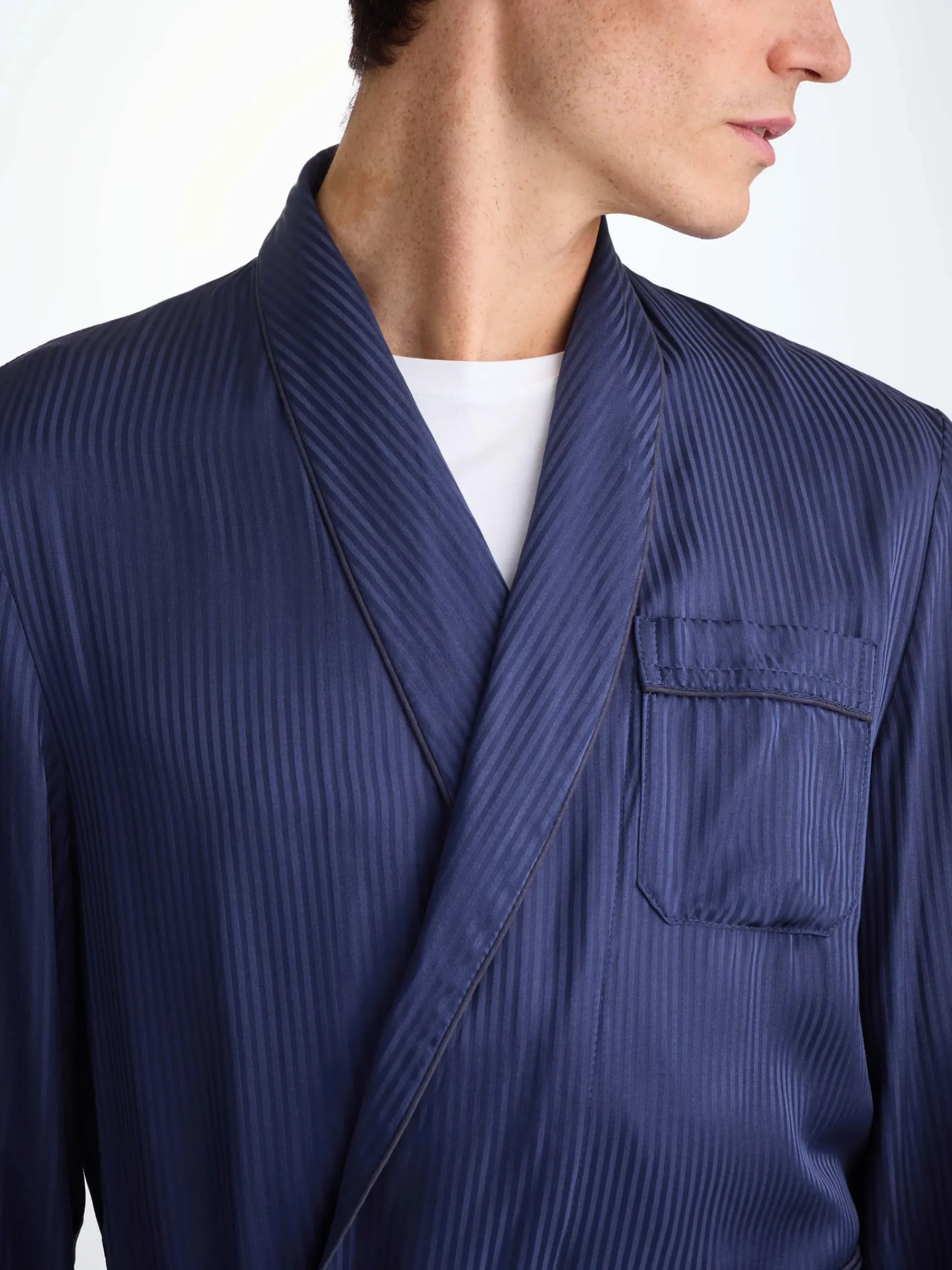 dressing-gown-oOasmTMh-3.webp Derek Rose Dressing Gowns|View All>Dressing Gown Navy Blue