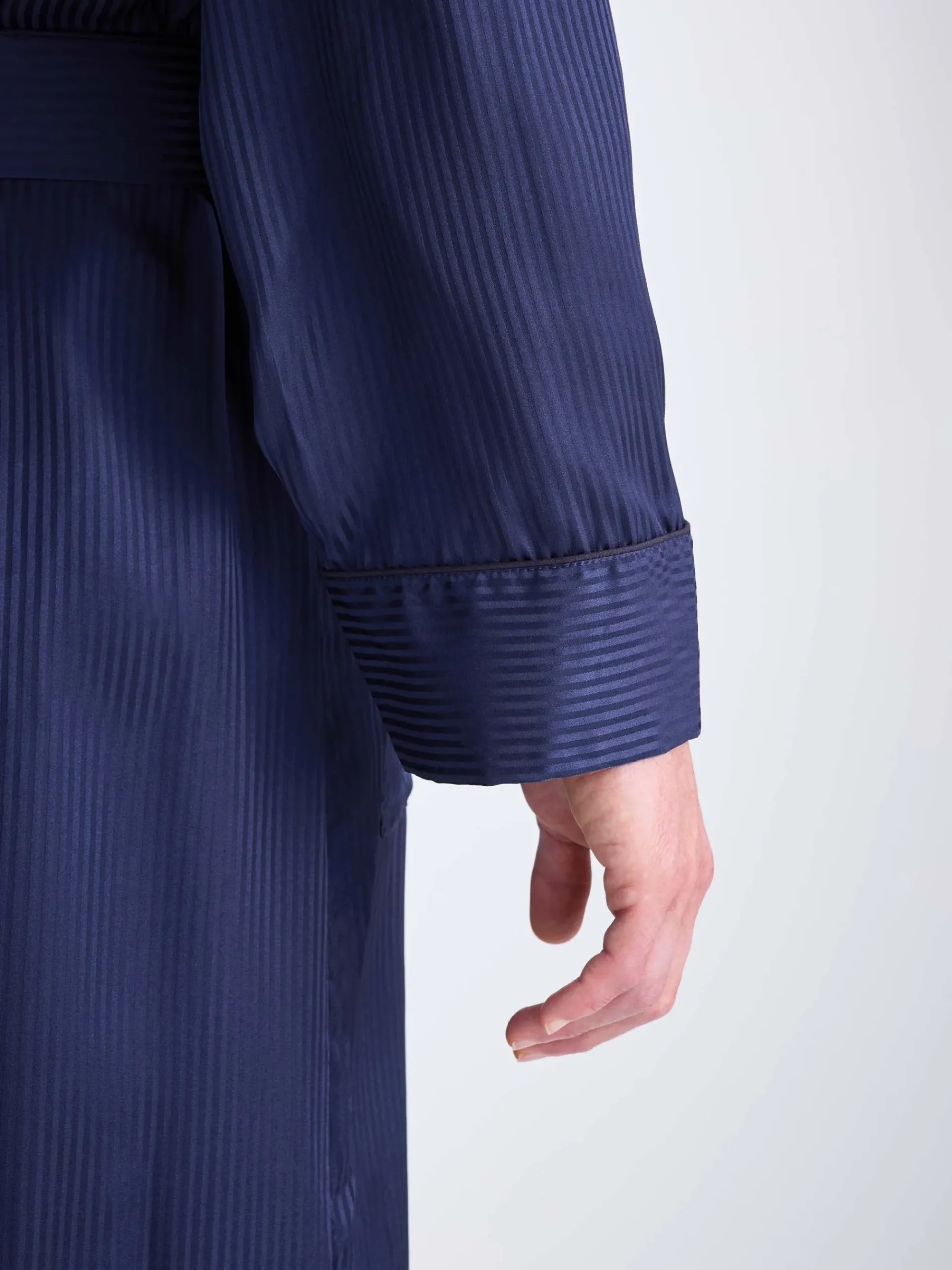 dressing-gown-oOasmTMh-5.webp Derek Rose Dressing Gowns|View All>Dressing Gown Navy Blue