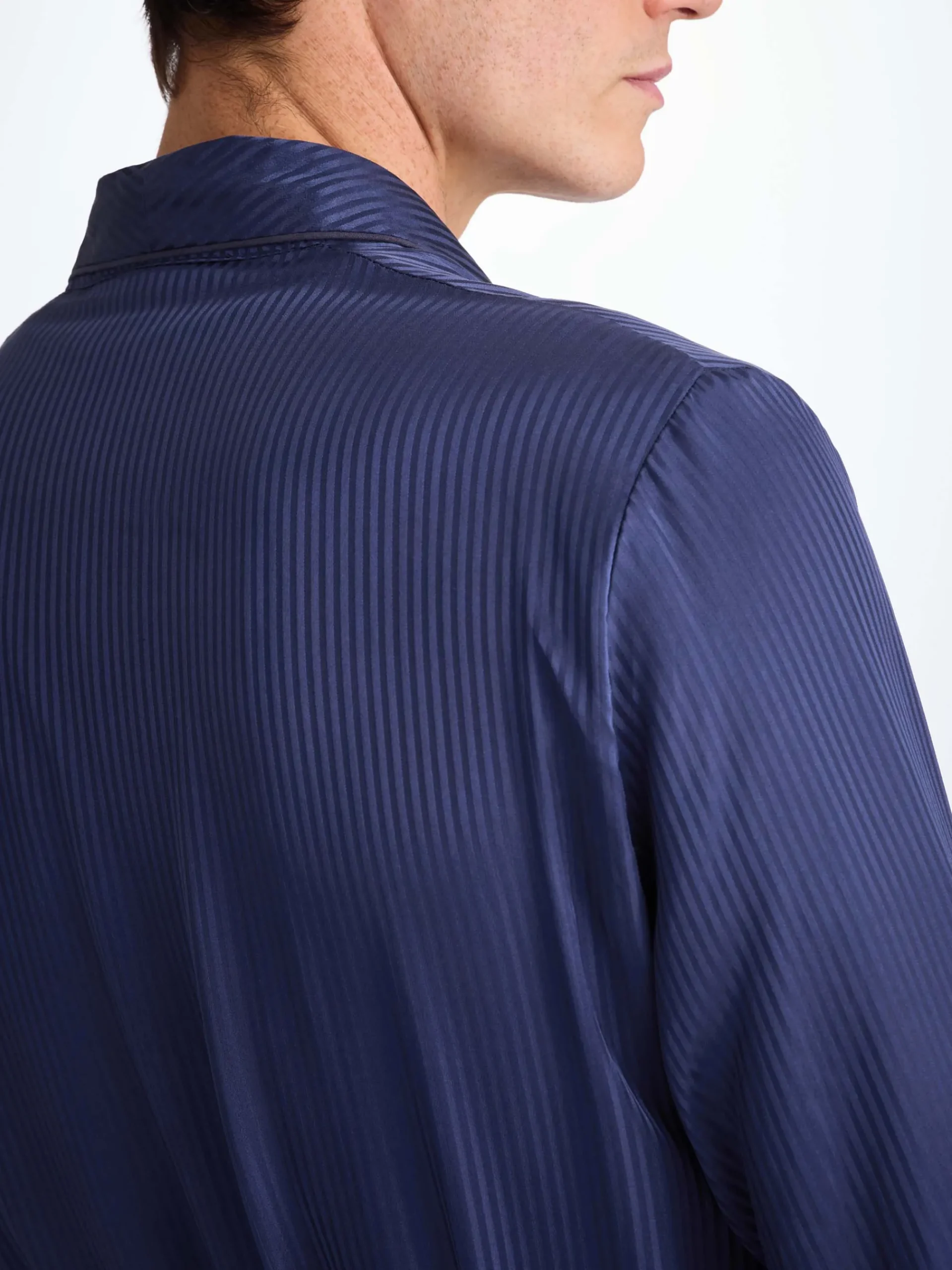 dressing-gown-oOasmTMh-6.webp Derek Rose Dressing Gowns|View All>Dressing Gown Navy Blue