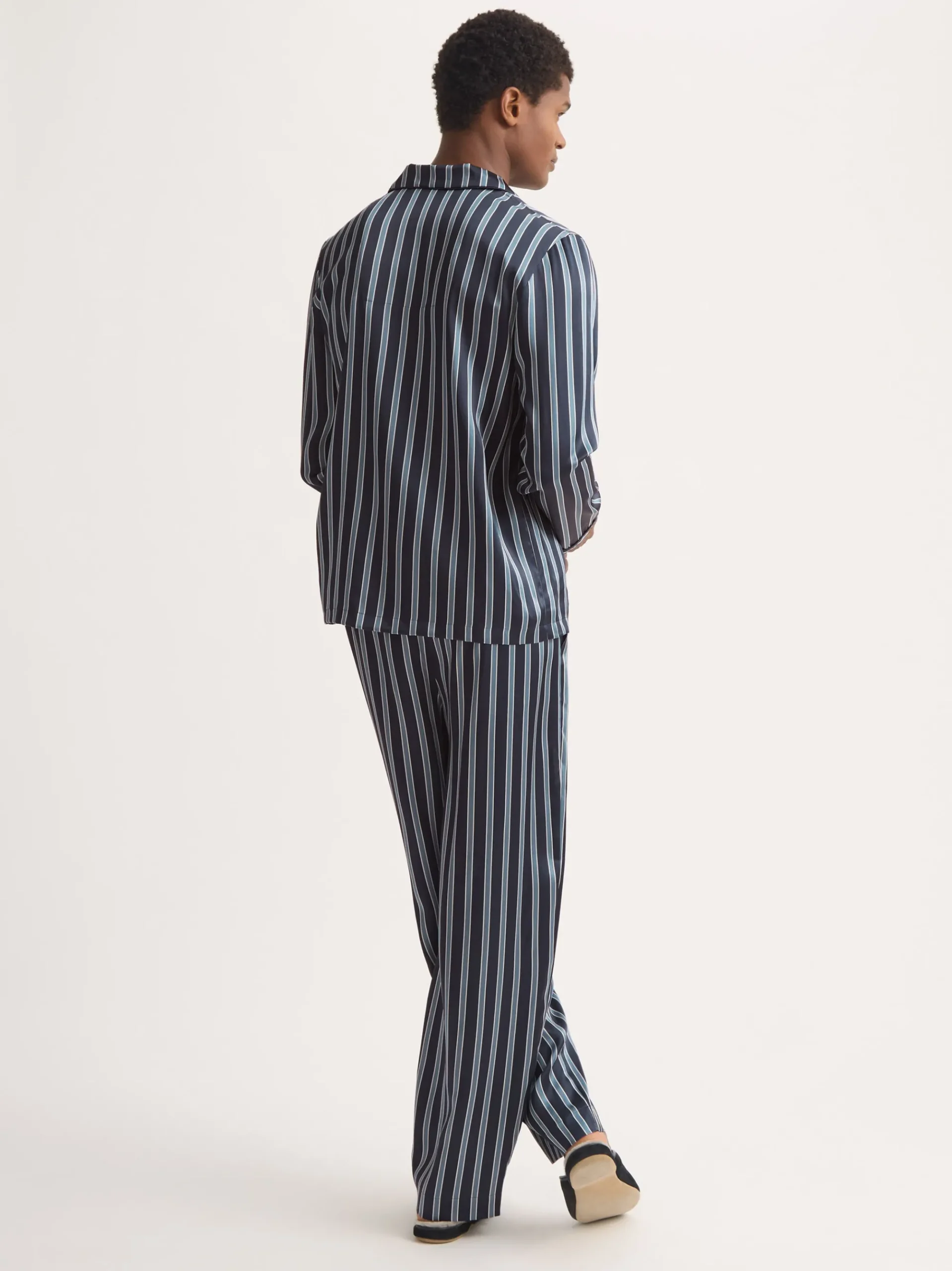 silk-pyjamas-NYhrzlhj-2.webp Derek Rose Lightweight Pyjamas|View All>Silk Pyjamas Navy Blue