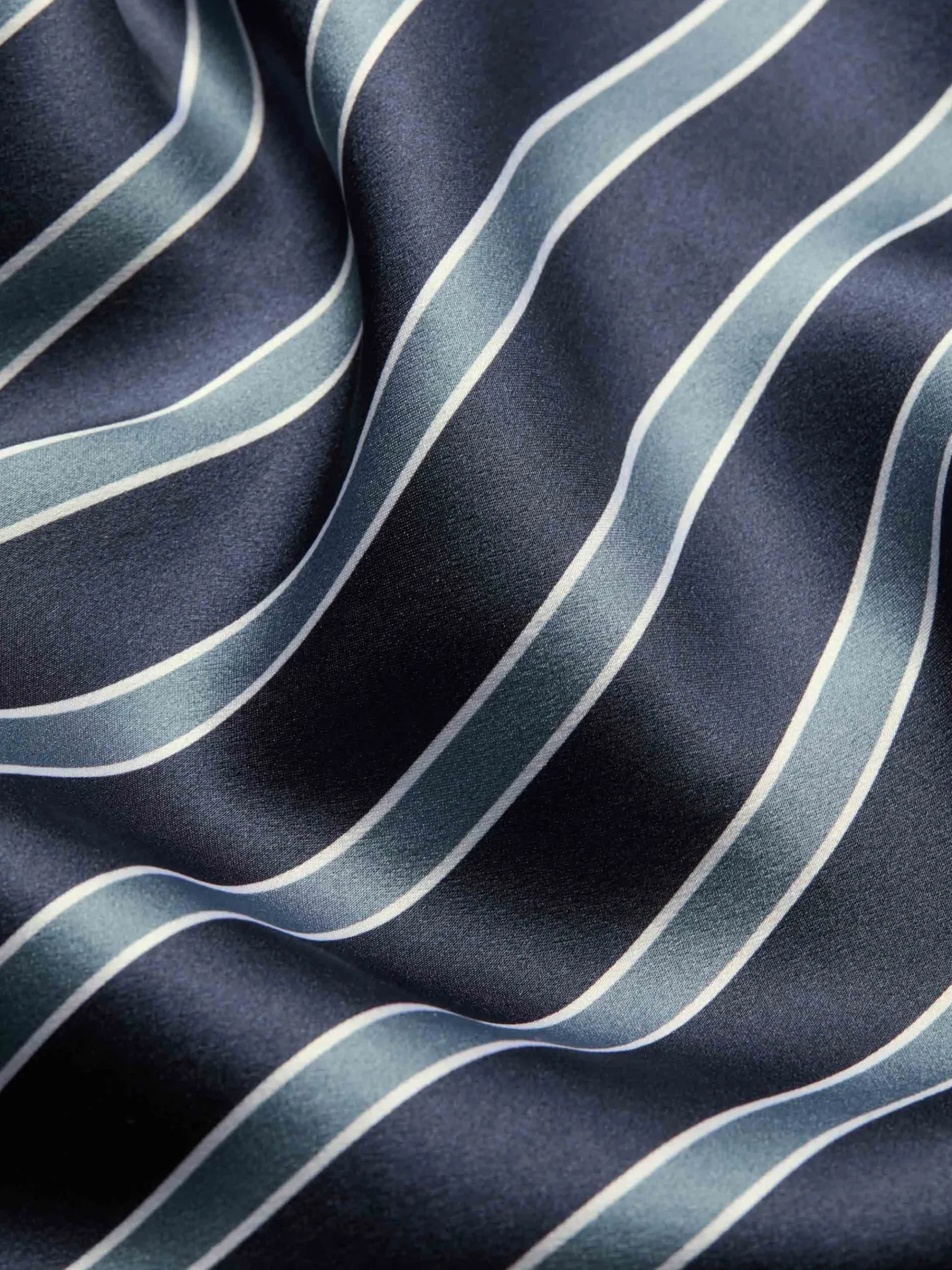 silk-pyjamas-NYhrzlhj-5.webp Derek Rose Lightweight Pyjamas|View All>Silk Pyjamas Navy Blue