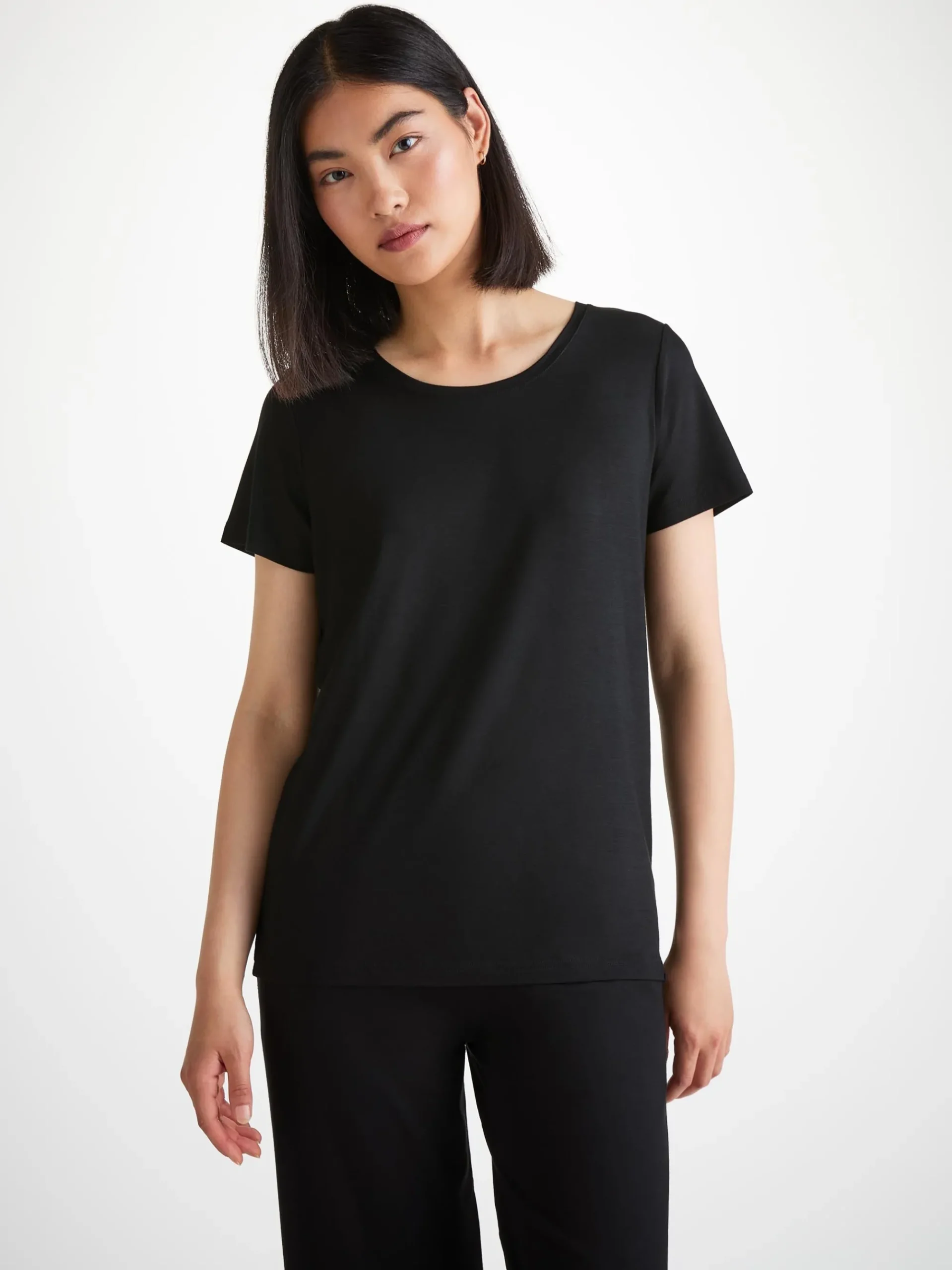 t-shirt-pCjgmsUV-2.webp Derek Rose Crew Neck T-Shirts|View All>T-Shirt Black