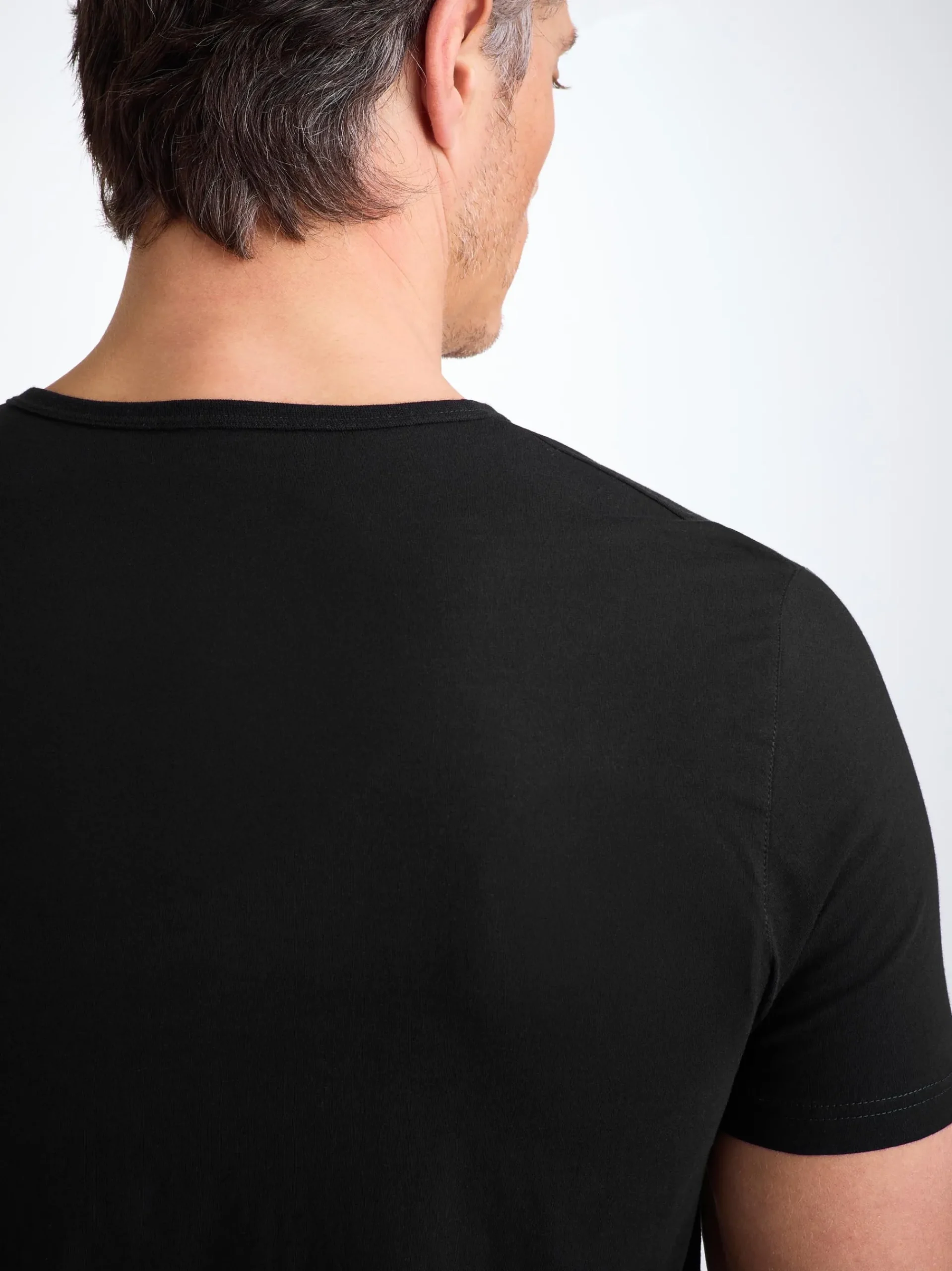 t-shirt-tnsmAACw-5.webp Derek Rose Cotton T-Shirts|View All>T-Shirt Black